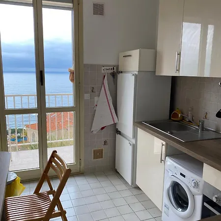Deux Pieces Aux Portes De Monaco